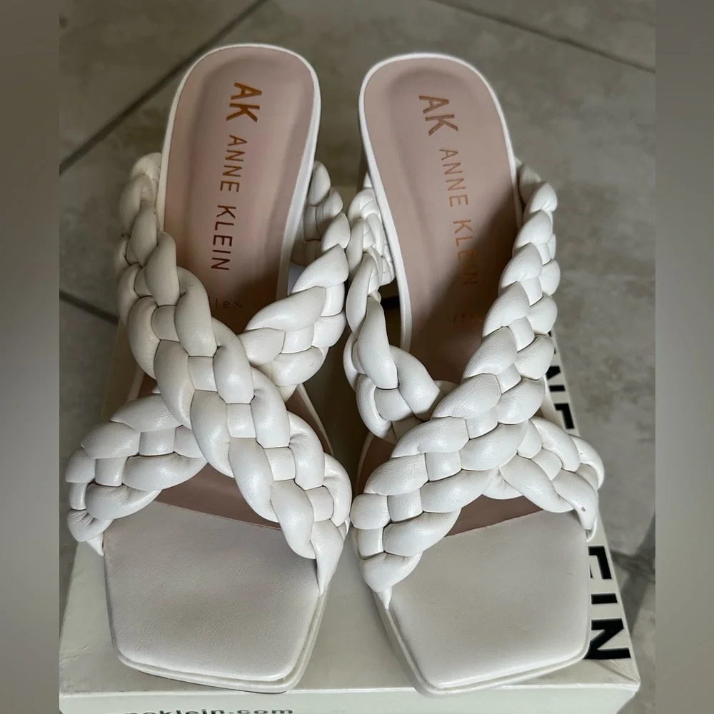 Anne Klein - Picture 1 of 4